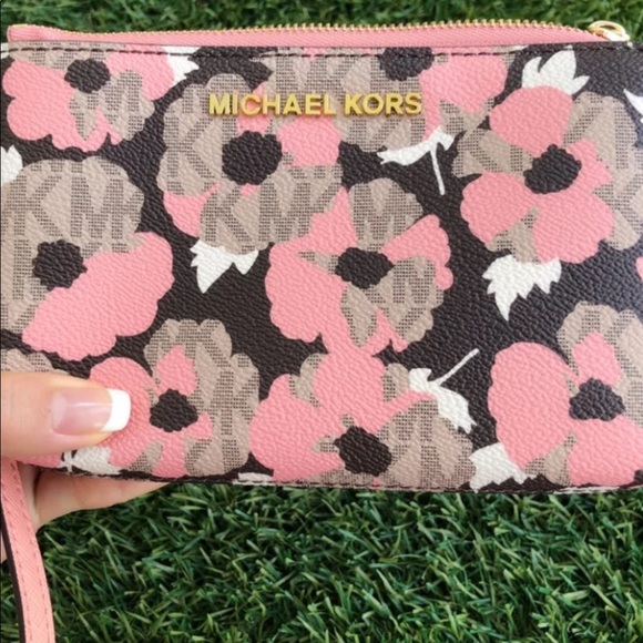 Michael Kors Haylee & matching wallet wristlet - Picture 5 of 8